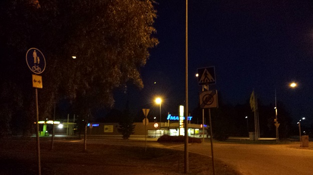 Katuvalaistus Kokemäen Satakunnantien ja Kauvatsantiellä syyskuussa 2013. Kuva: Tuomas Kuhalainen